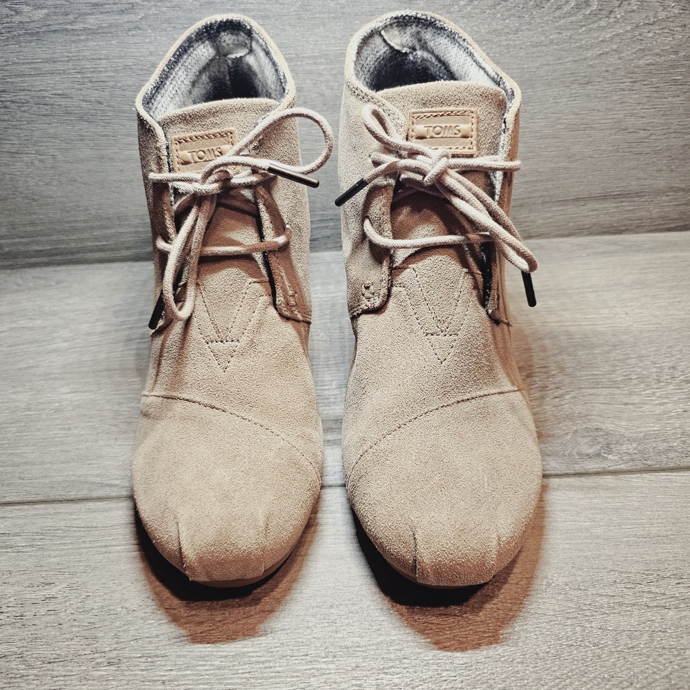 TOMS Desert Wedge Booties Suede Lace u